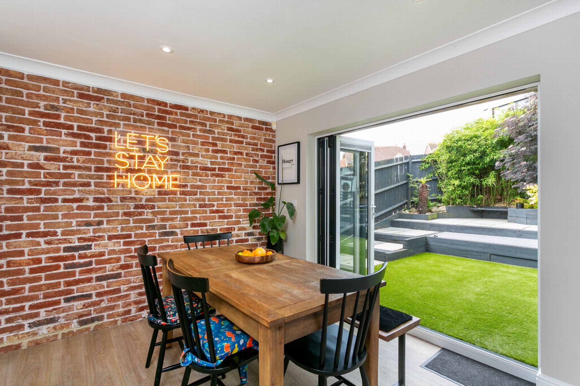 Kitchen/dining rm