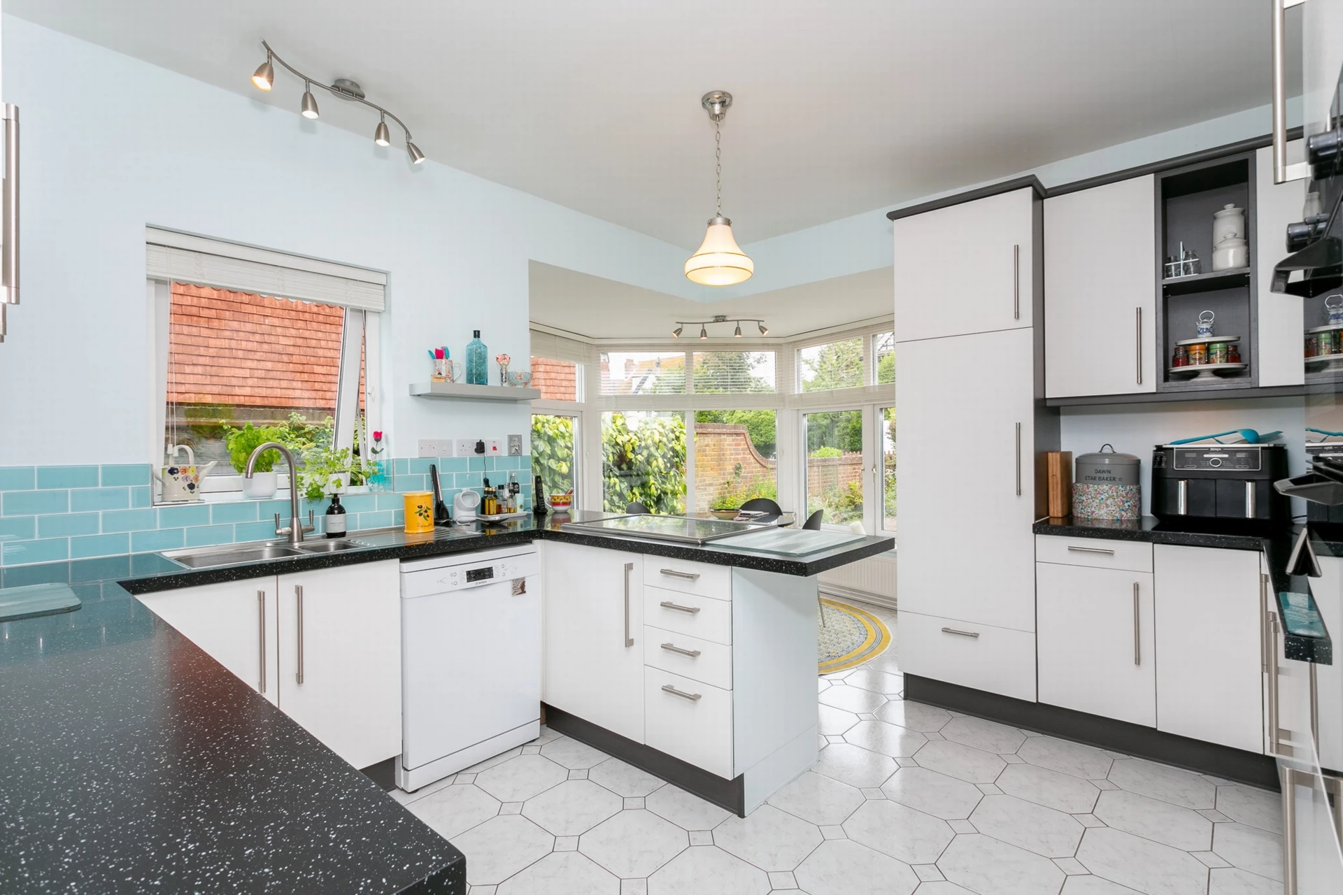 Kitchen/breakfast rm
