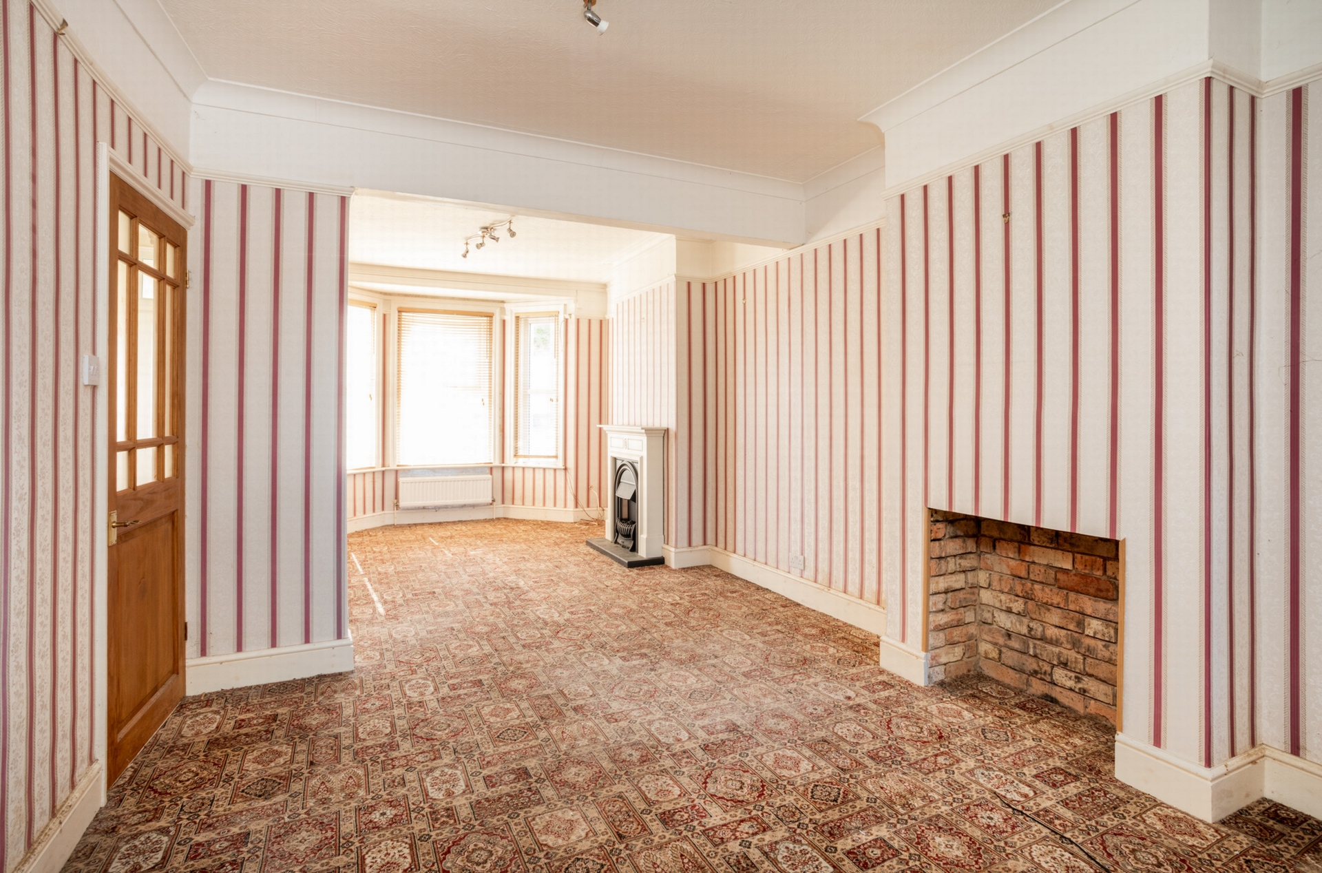 Sitting/dining room