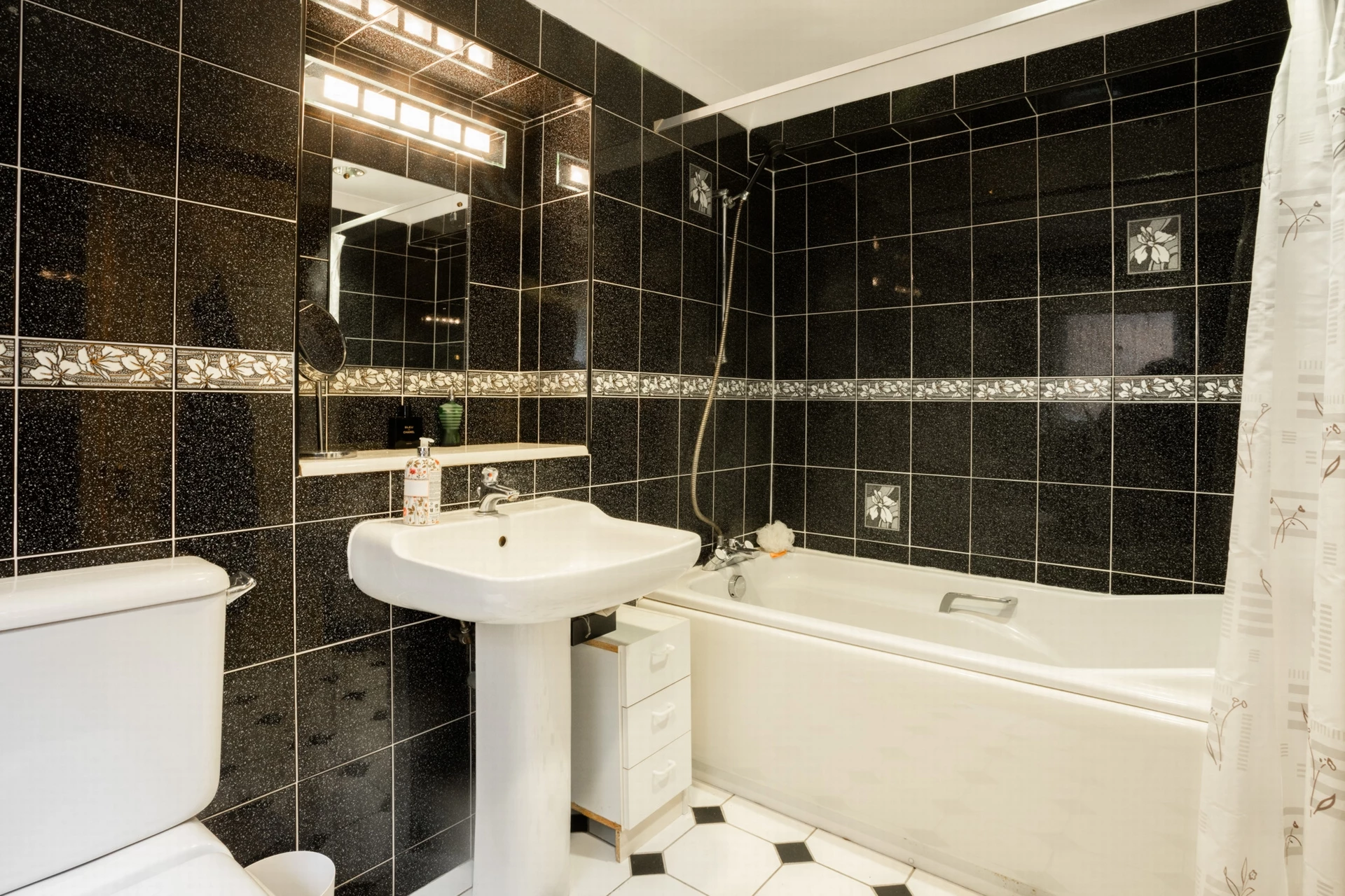En-suite bathroom