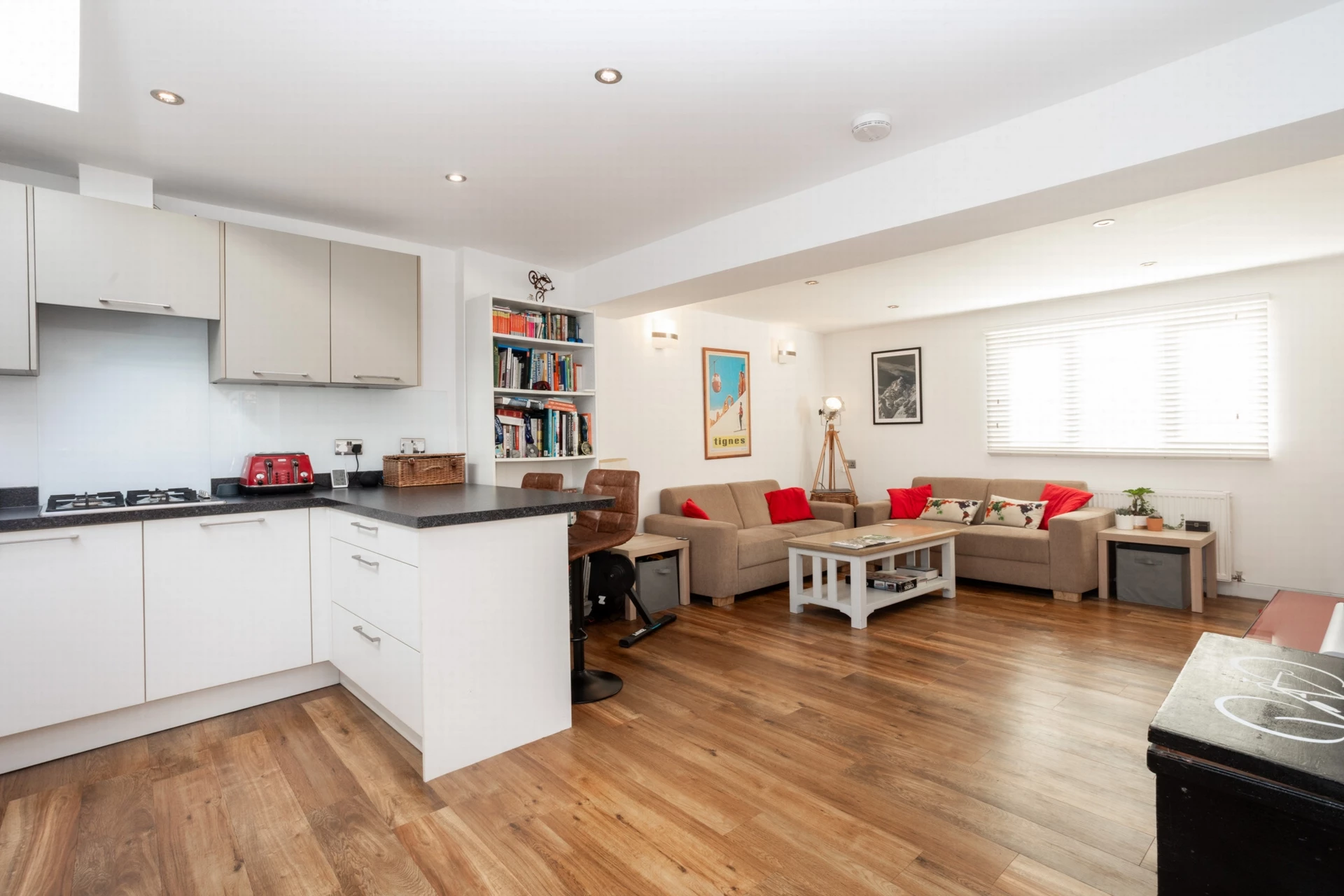 Kitchen/dining/living space