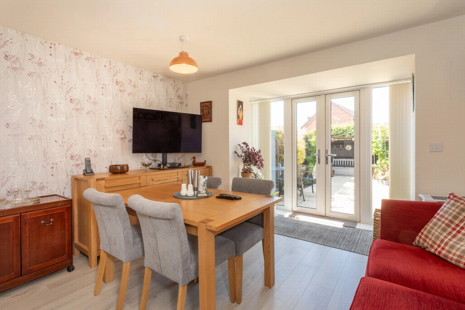 Kitchen/dining/living