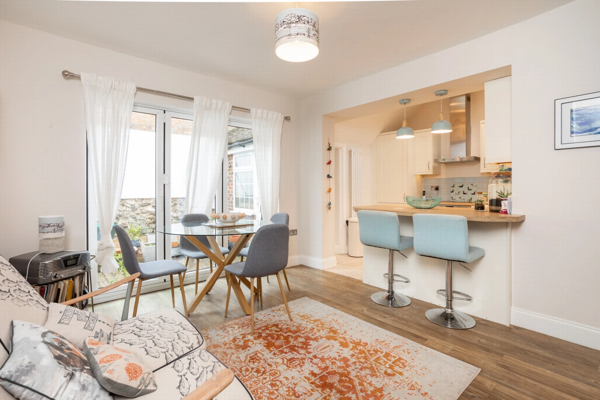 Dining/kitchen