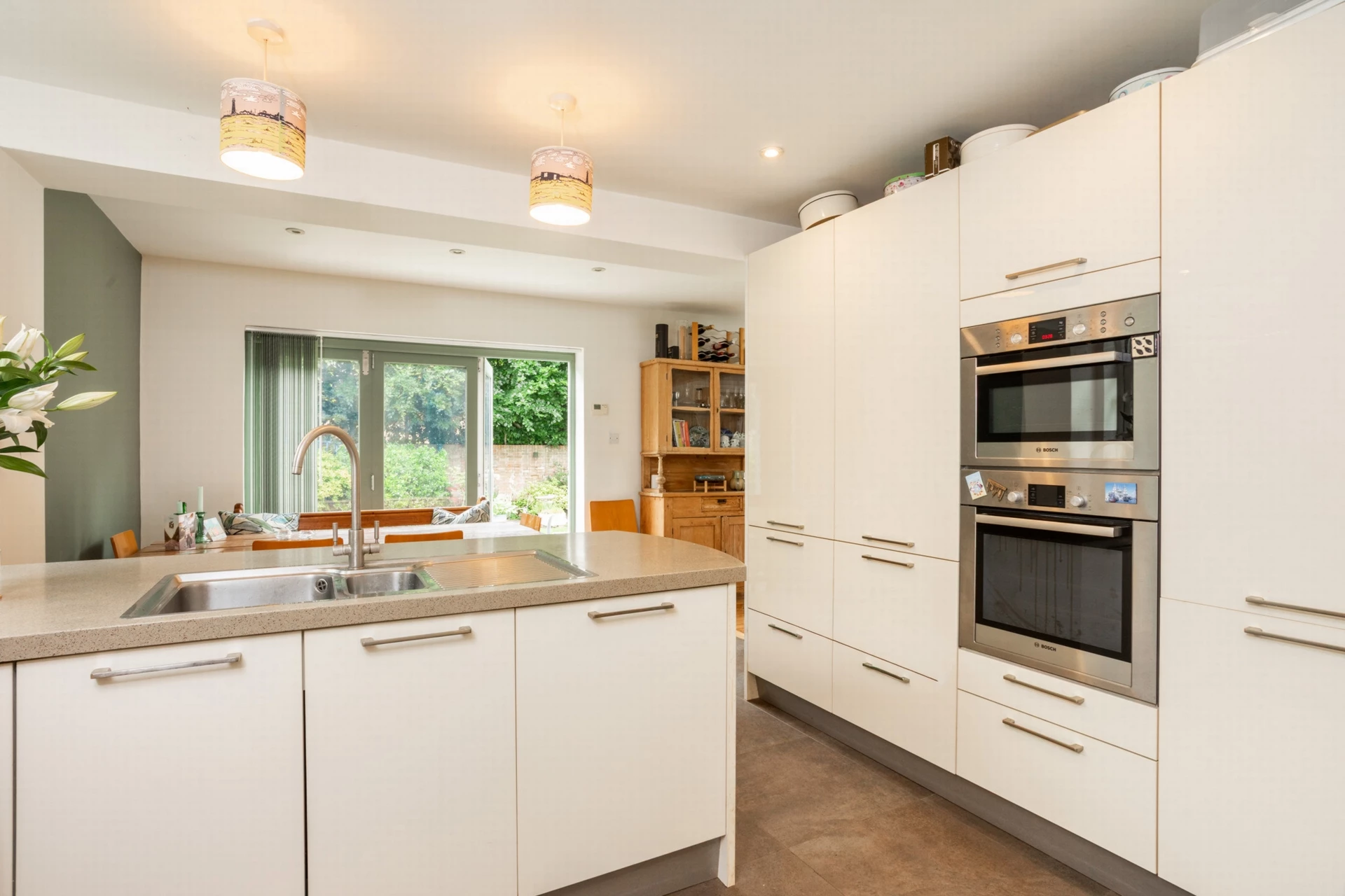 Kitchen/dining