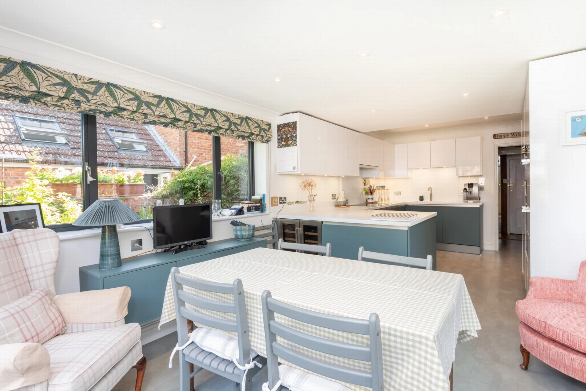 Kitchen/breakfast rm