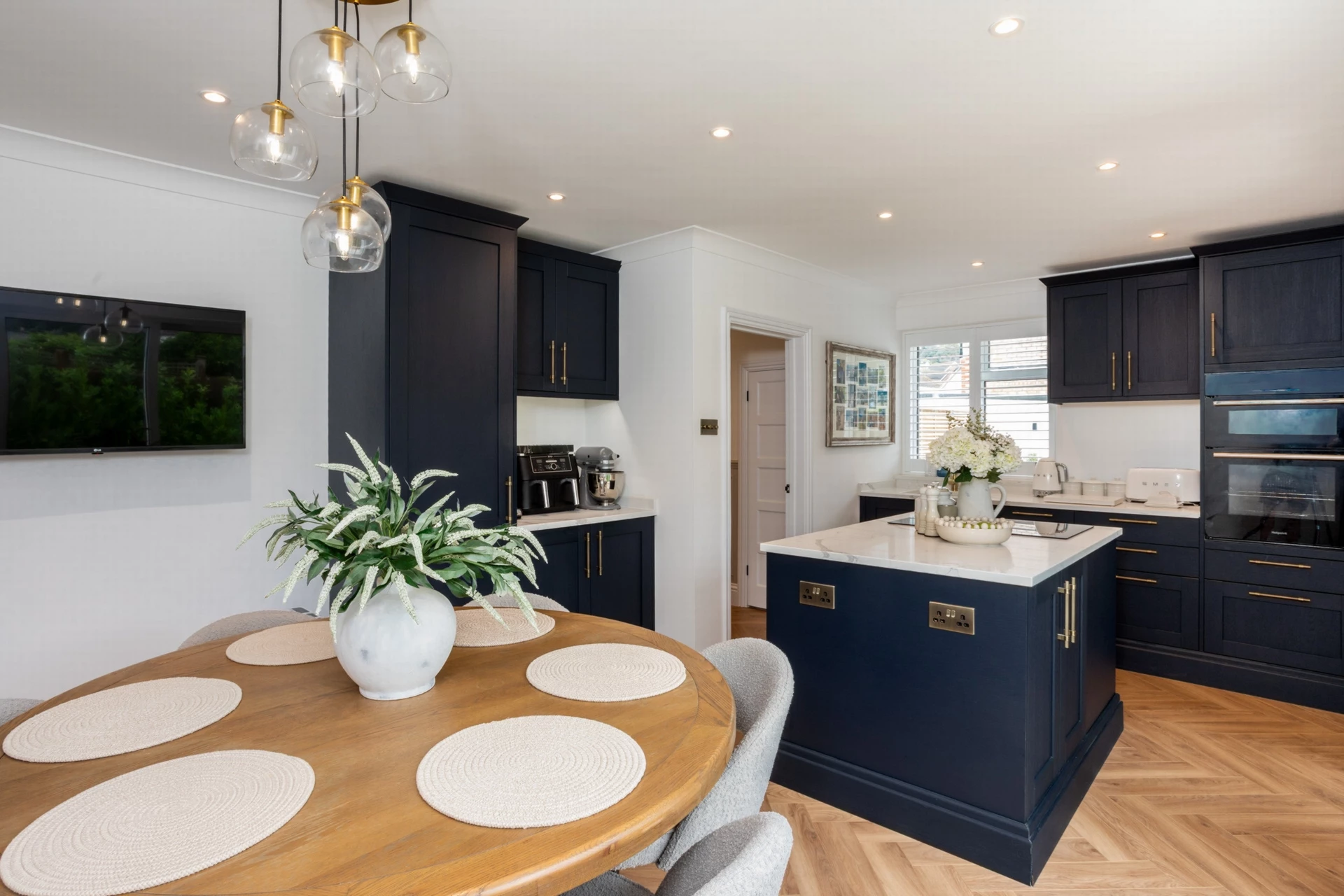 Kitchen/dining rm