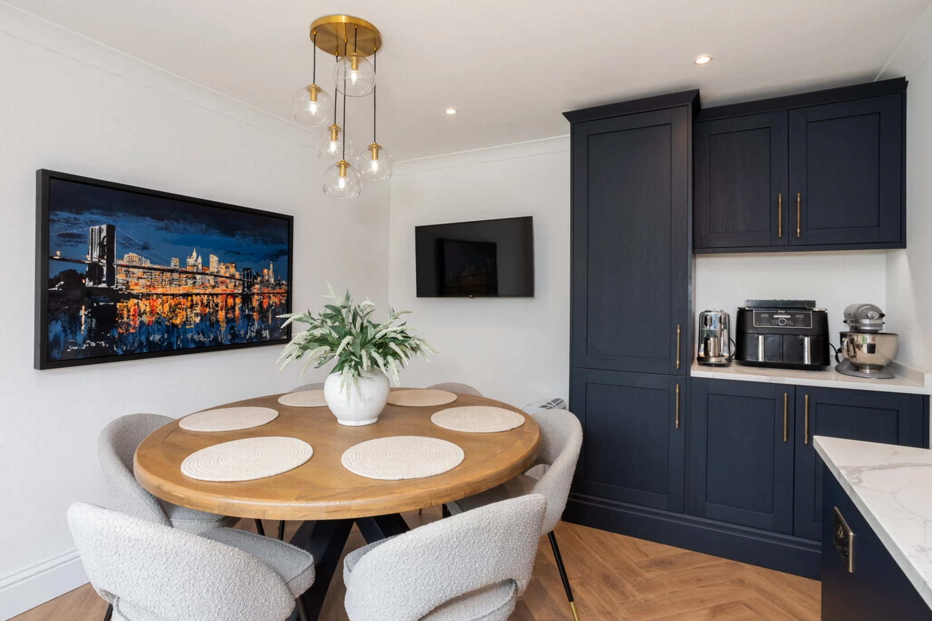 Kitchen/dining rm