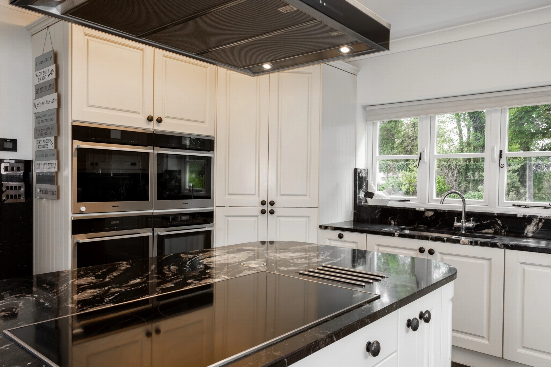 Kitchen/breakfast rm