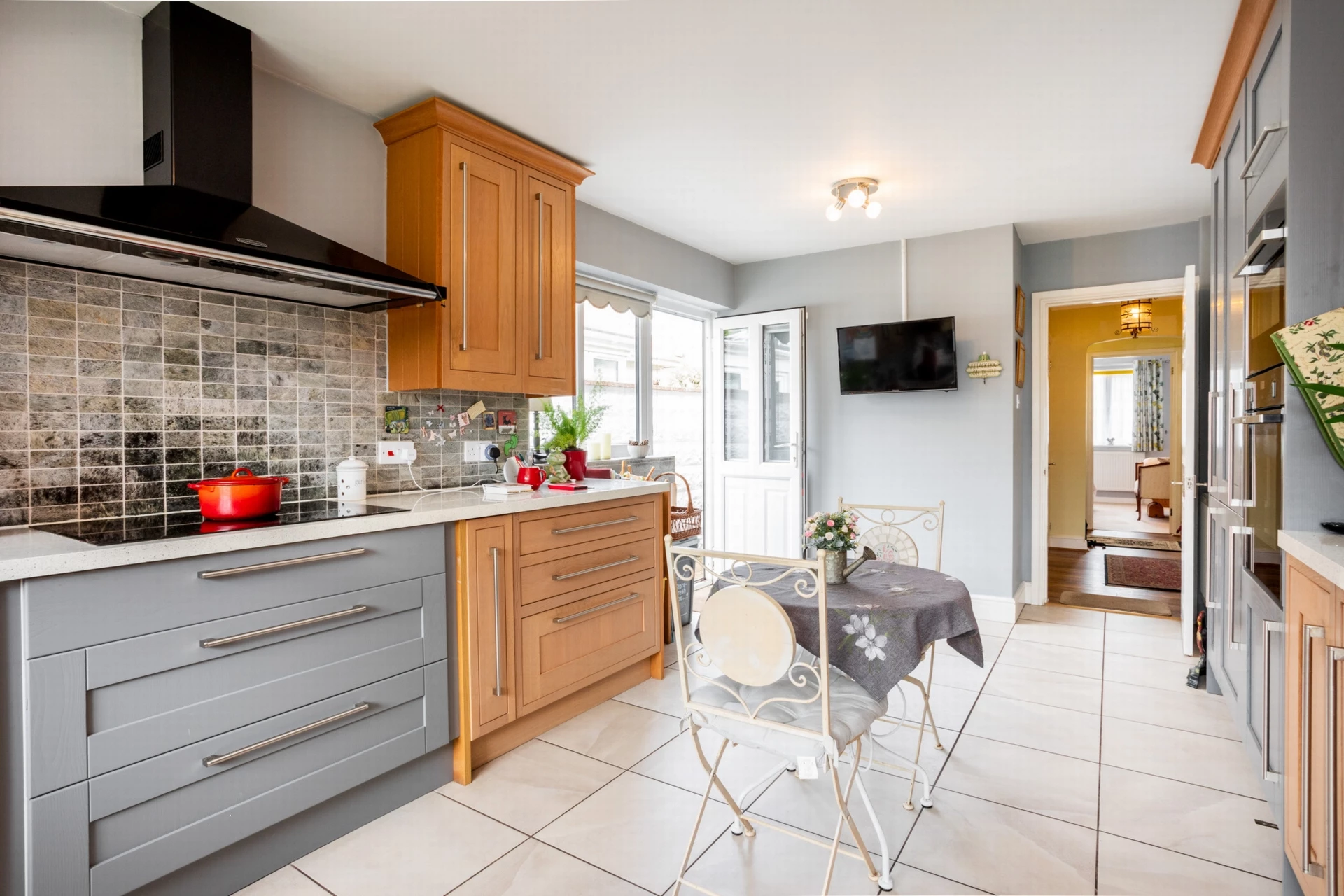 kitchen/breakfast room