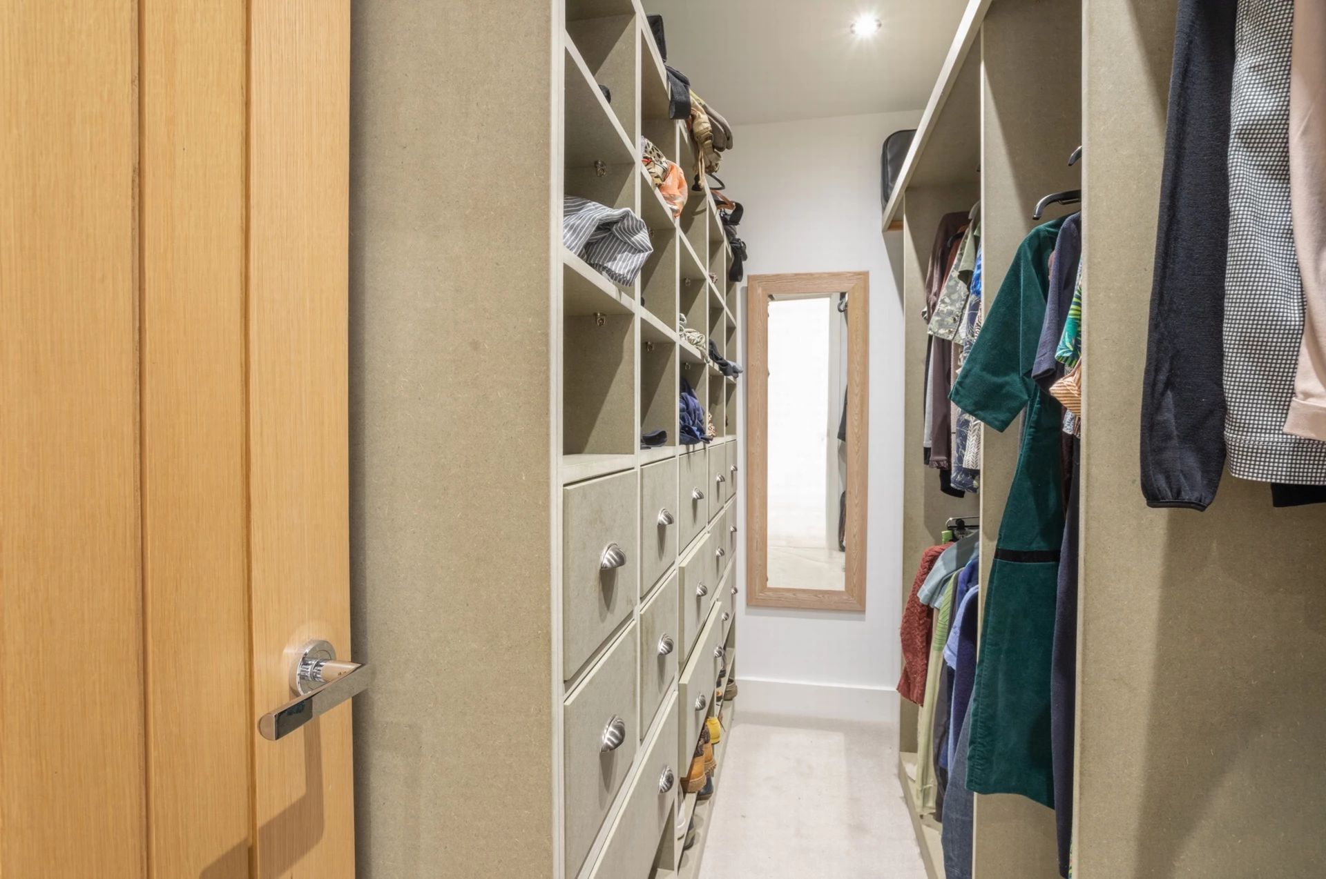 Walk-in wardrobe