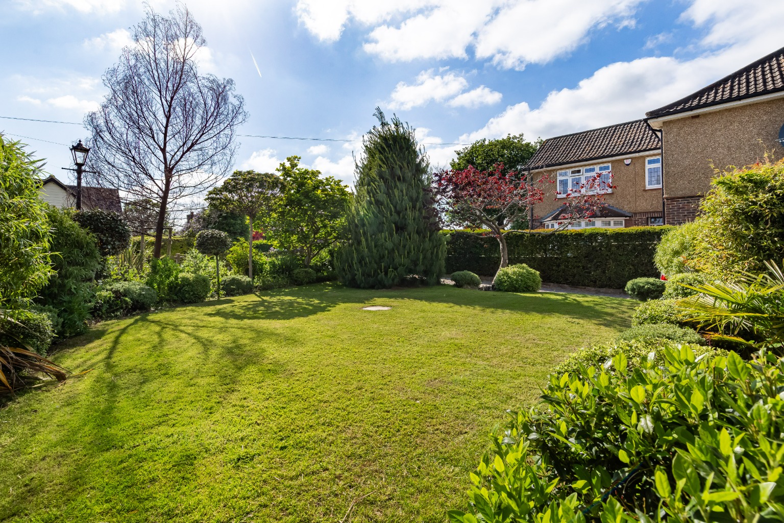 Property For Sale Farm End, North Chingford, E4 3 Bedroom Detached through Lloyds Residential