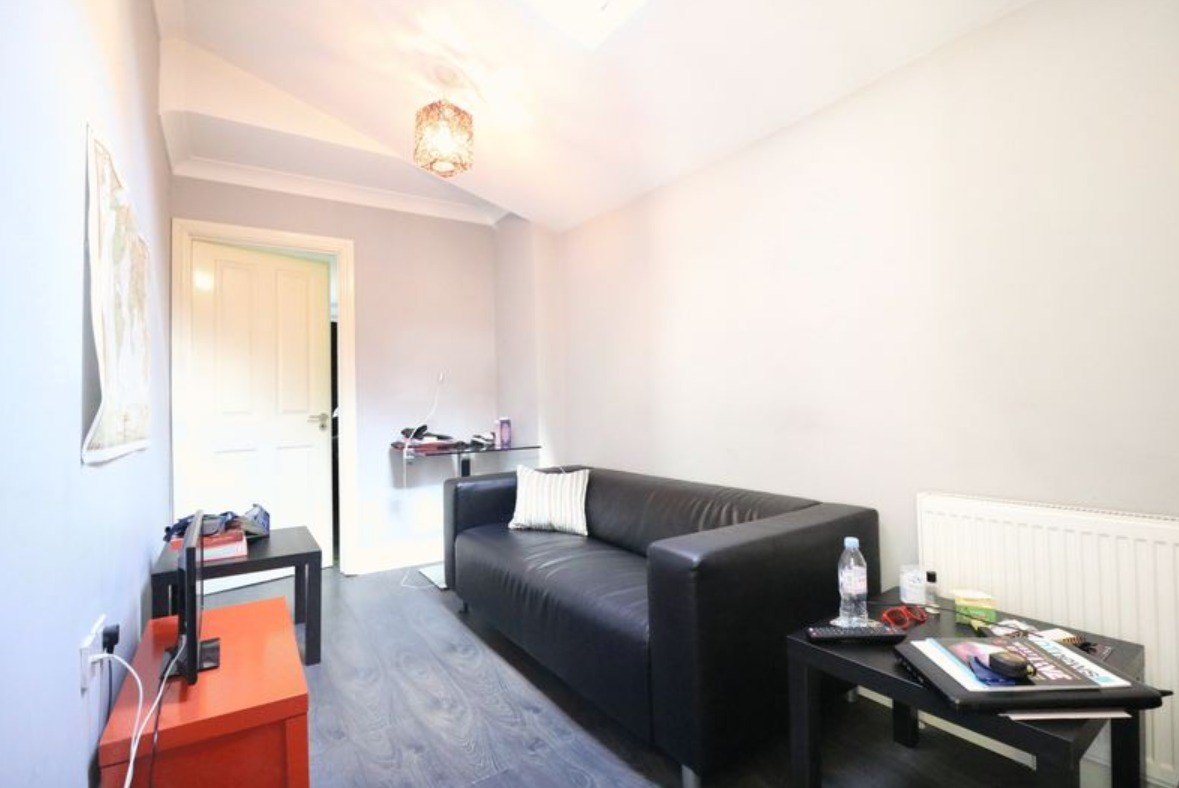 House Share - Double Room with own lounge & Shower Room!