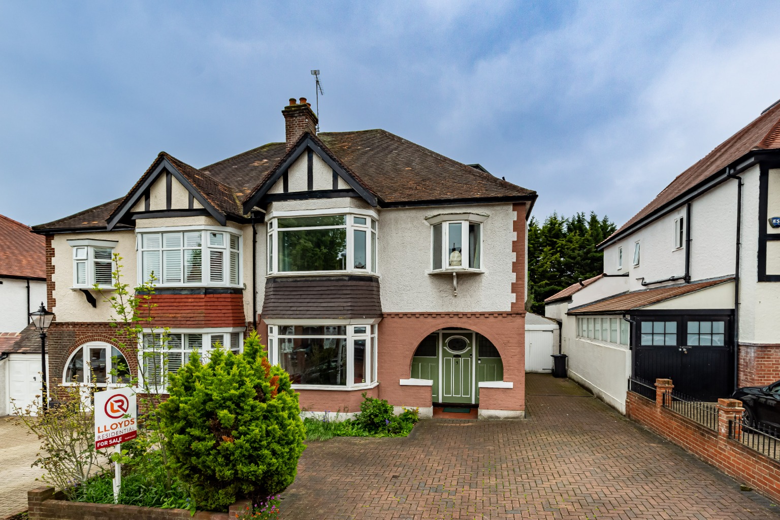 Queens Avenue, Woodford Green, IG8