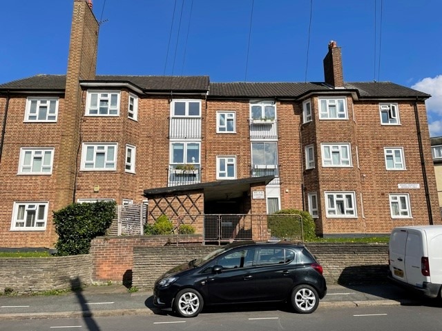 Chingford Lane, Woodford Green, IG8