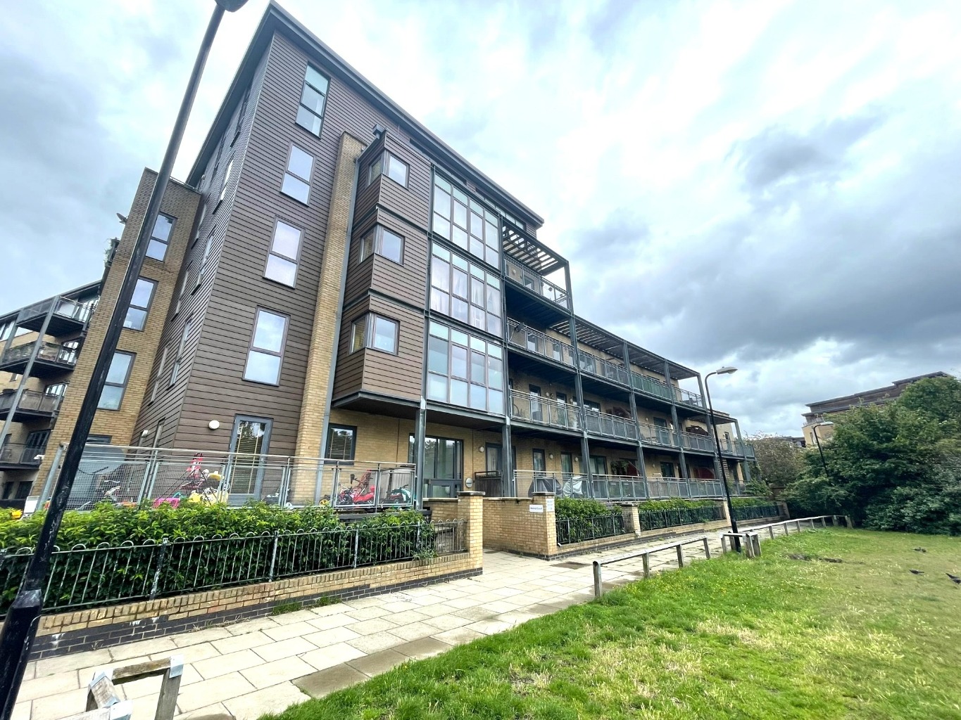 Walnut Court, Clapton, E5