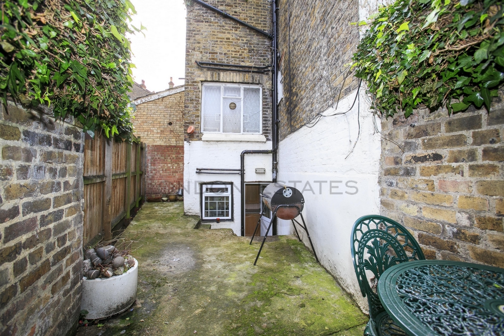 Property For Sale Caxton Road, Shepherds Bush, W12 1 Bedroom Flat