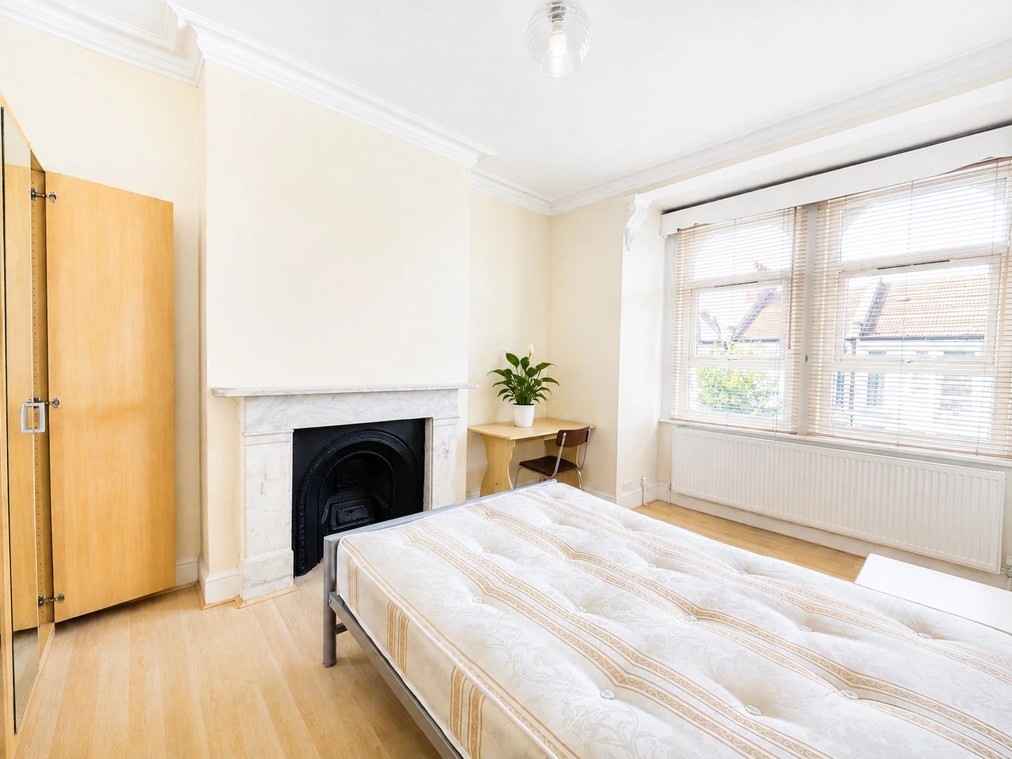 Bedroom i