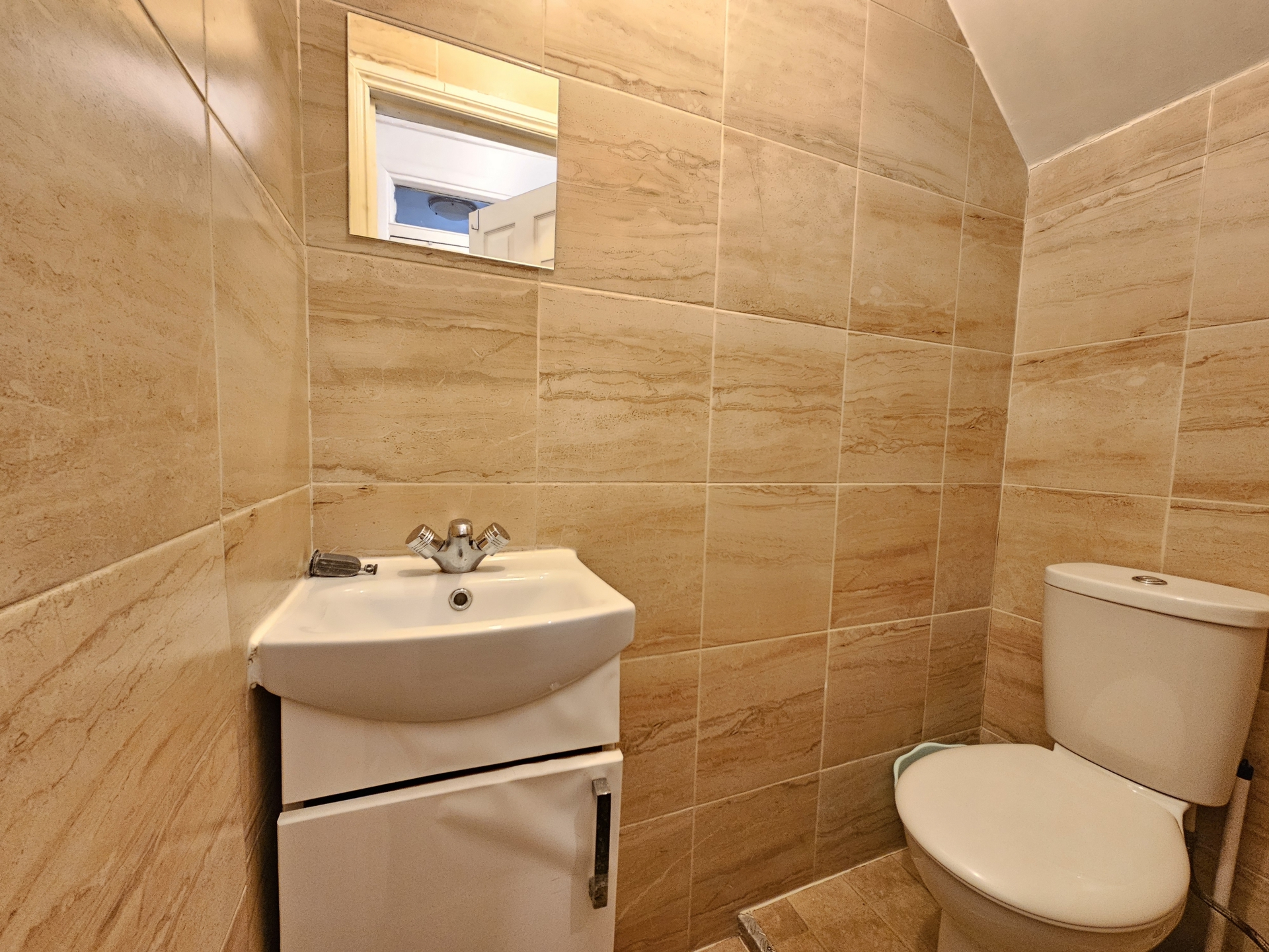 Property For Sale Churchill Road, Willesden, NW2 6 Bedroom House