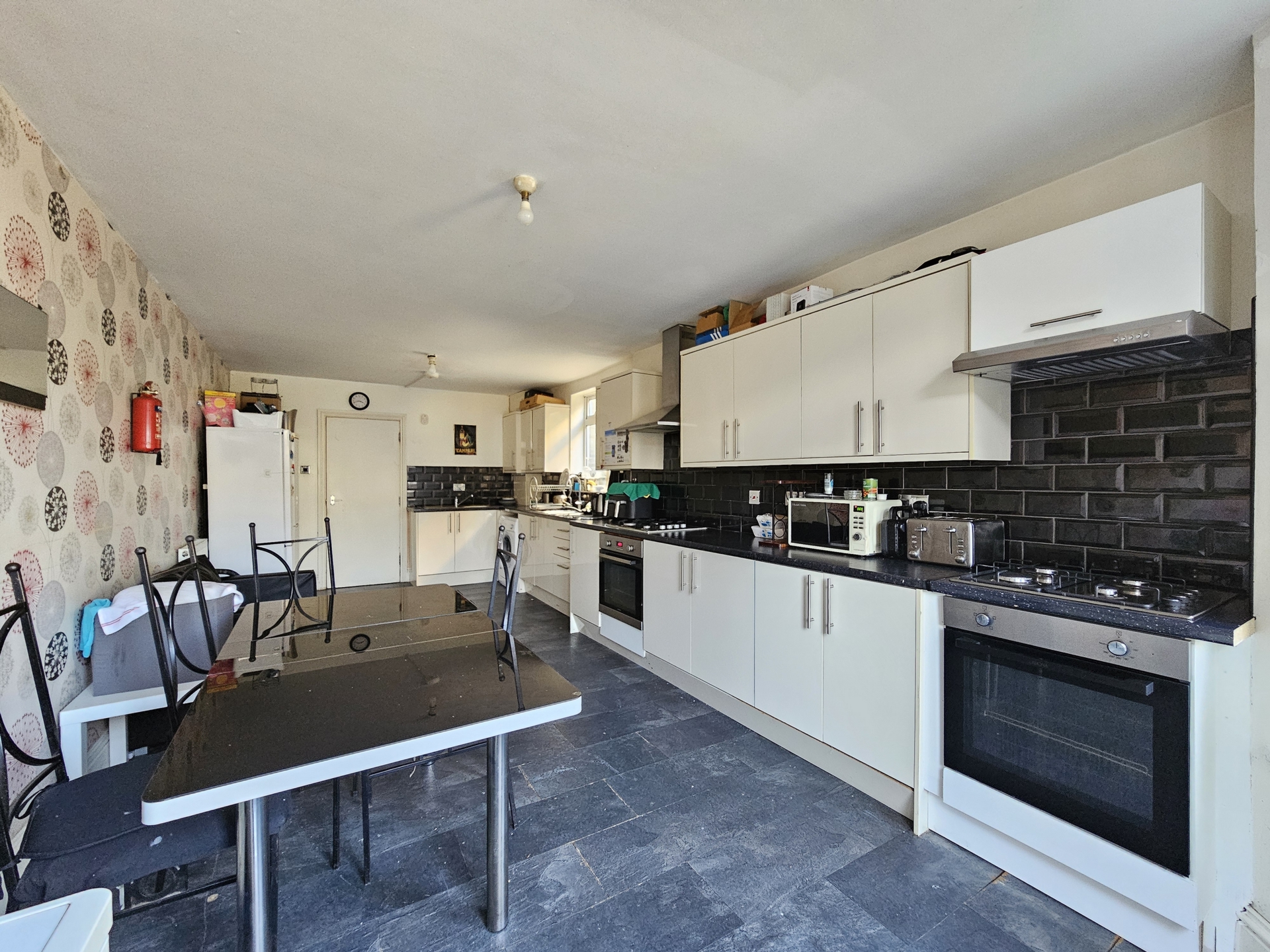 Property For Sale Churchill Road, Willesden, NW2 6 Bedroom House