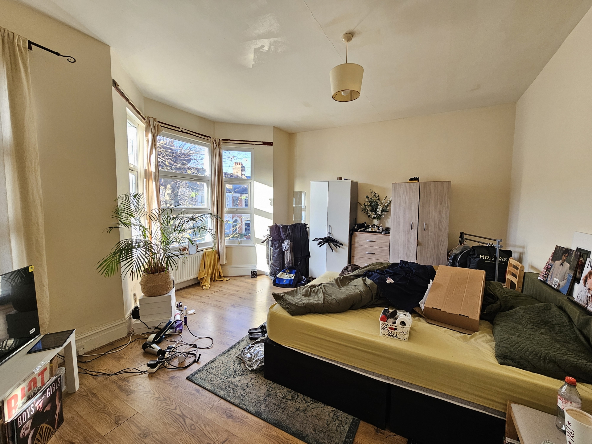 Property For Sale Churchill Road, Willesden, NW2 6 Bedroom House