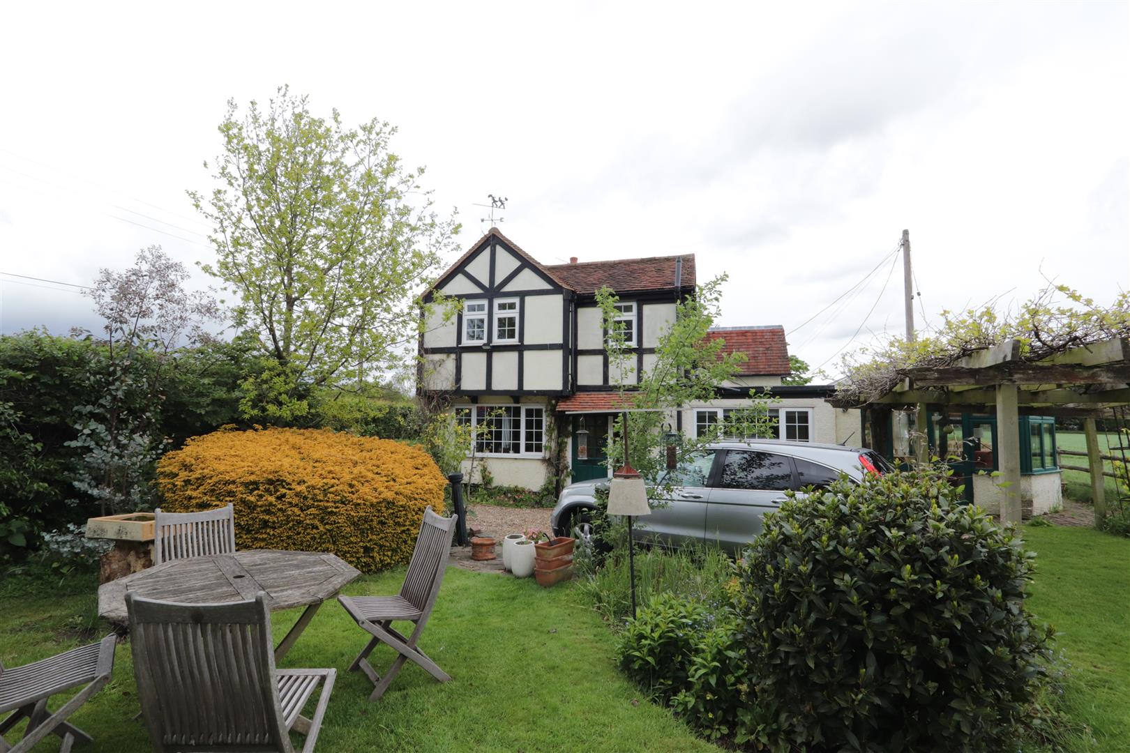 Property For Sale Sandpit Lane, Pilgrims Hatch, CM14 2 Bedroom