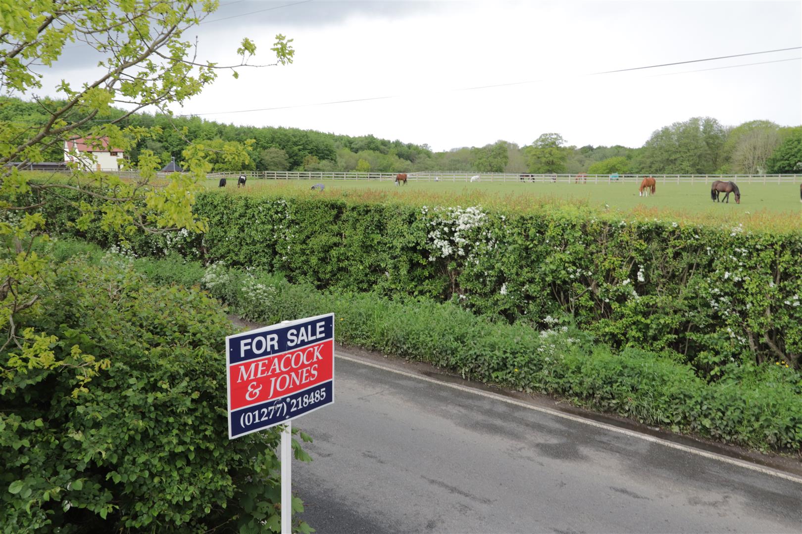 Property For Sale Sandpit Lane, Pilgrims Hatch, CM14 2 Bedroom