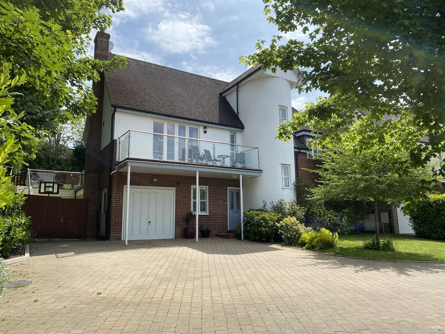 FRONT GARDEN