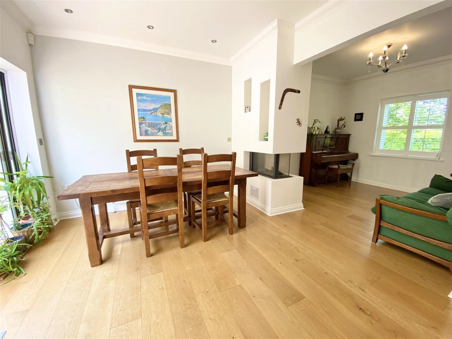 KITCHEN/DINING