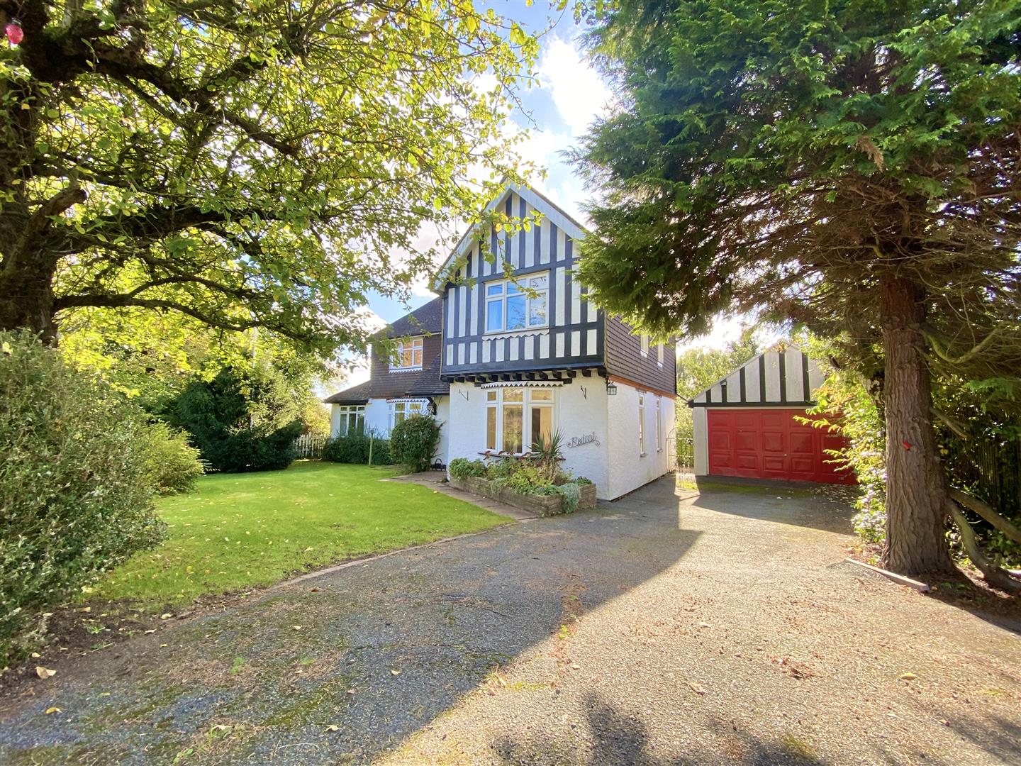 Property For Sale Magpie Lane, Little Warley, CM13 4 Bedroom Detached