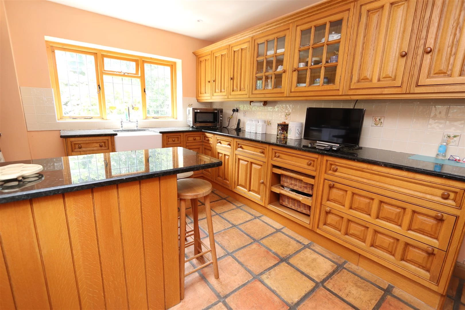 KITCHEN/BREAKFAST ROOM