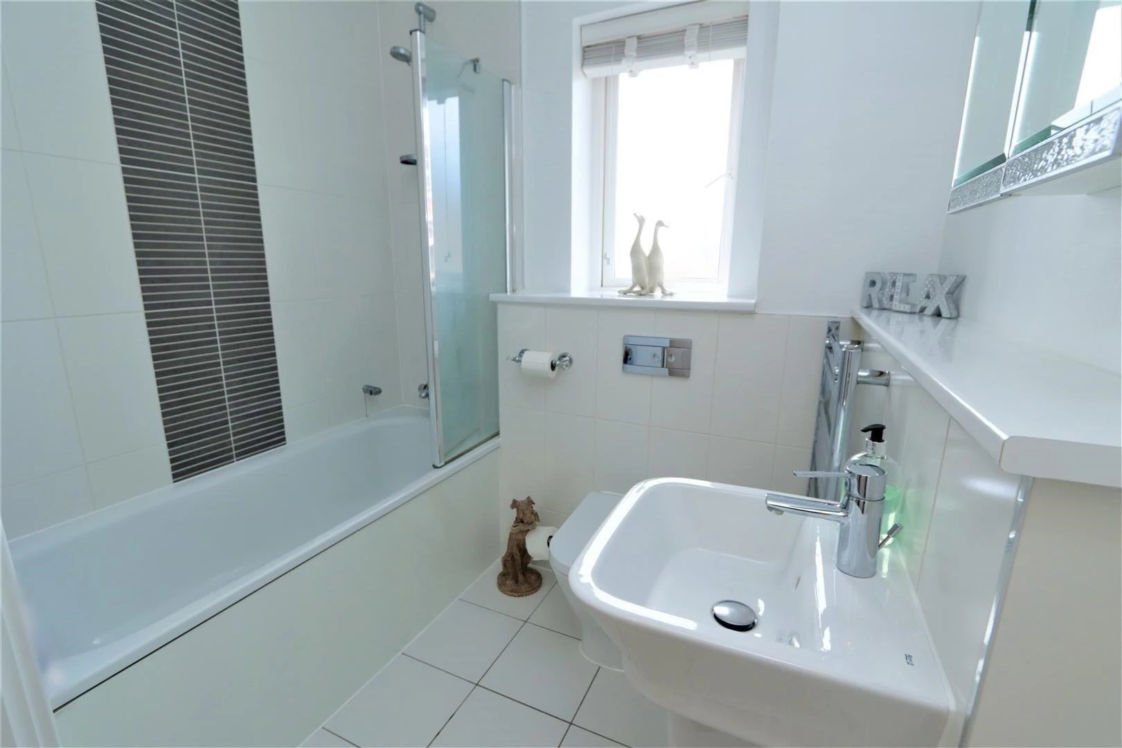 26 Kensington Way Edited Bathroom_.jpg