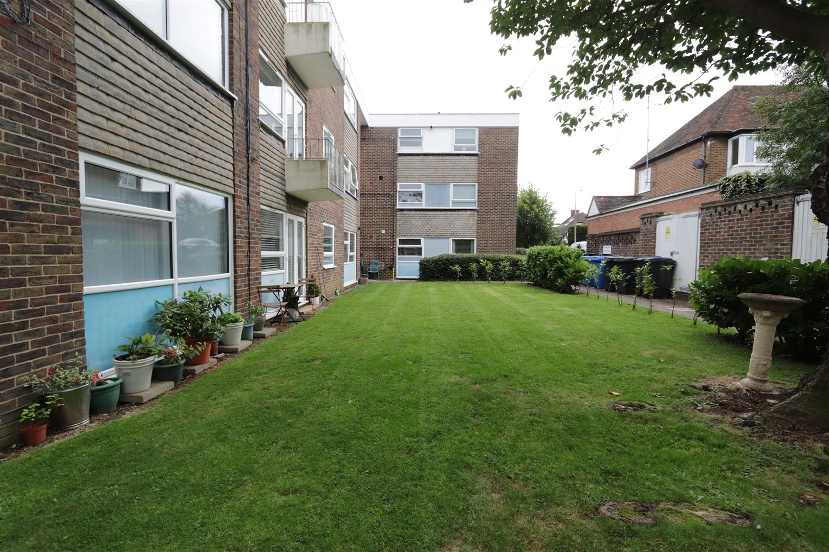 Property For Sale Hutton Road, Shenfield, CM15 2 Bedroom Apartment