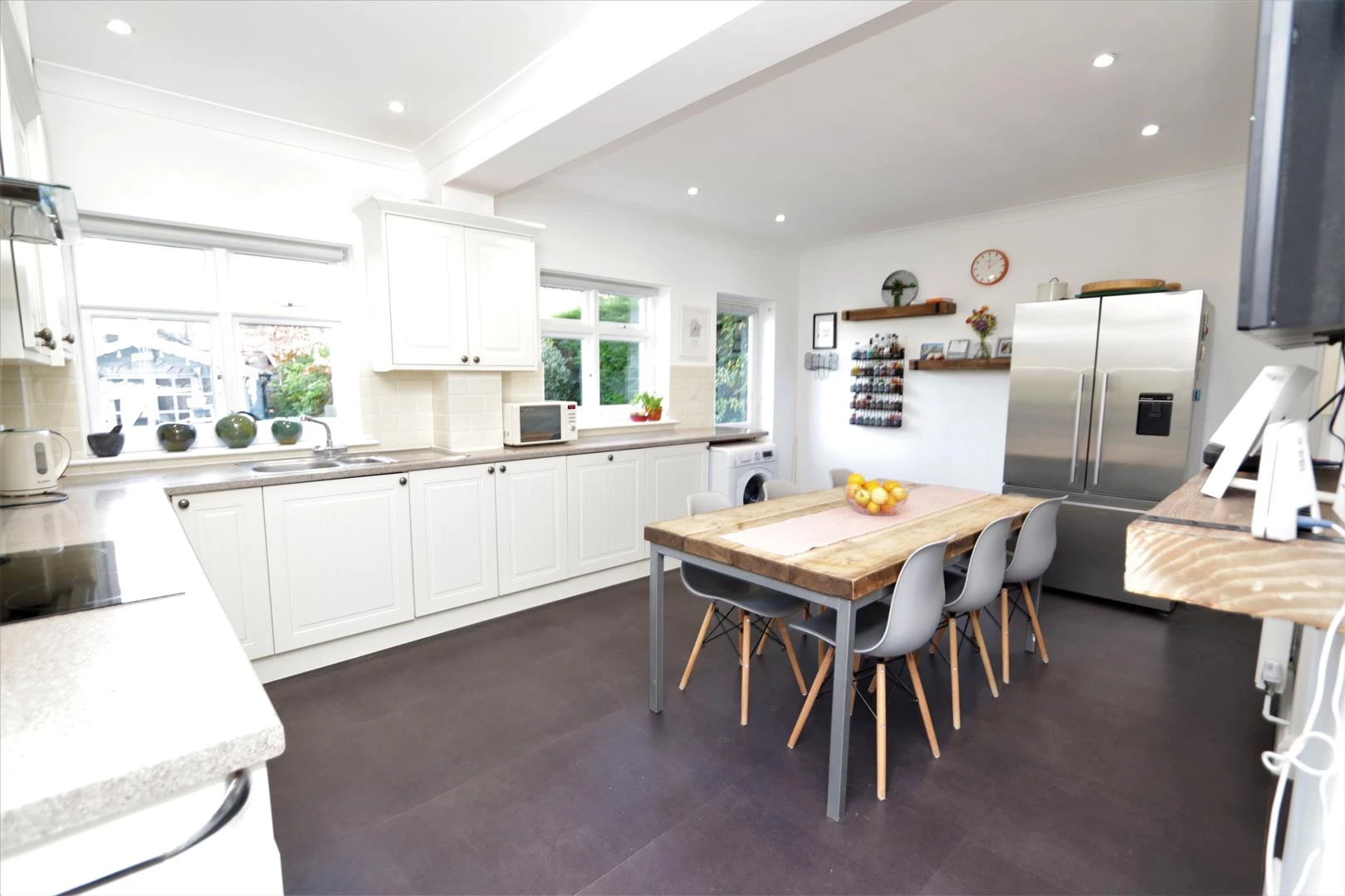 KITCHEN/BREAKFAST ROOM