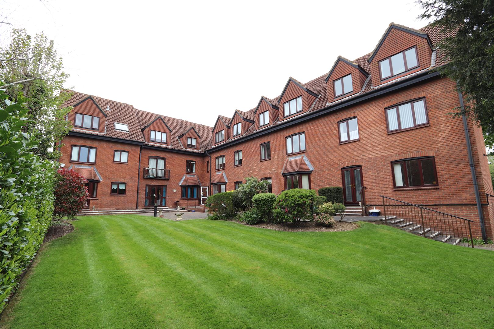 Property For Sale Chelmsford Road, Shenfield, CM15 1 Bedroom