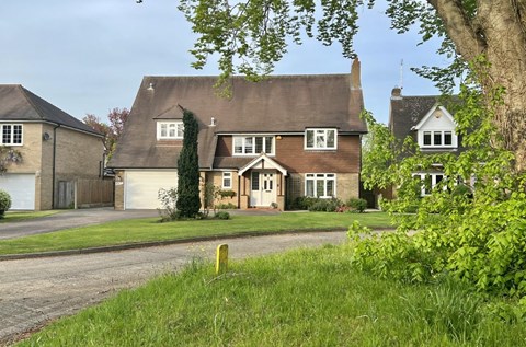 10 Roundwood Grove Hutton Mount Brentwood CM13