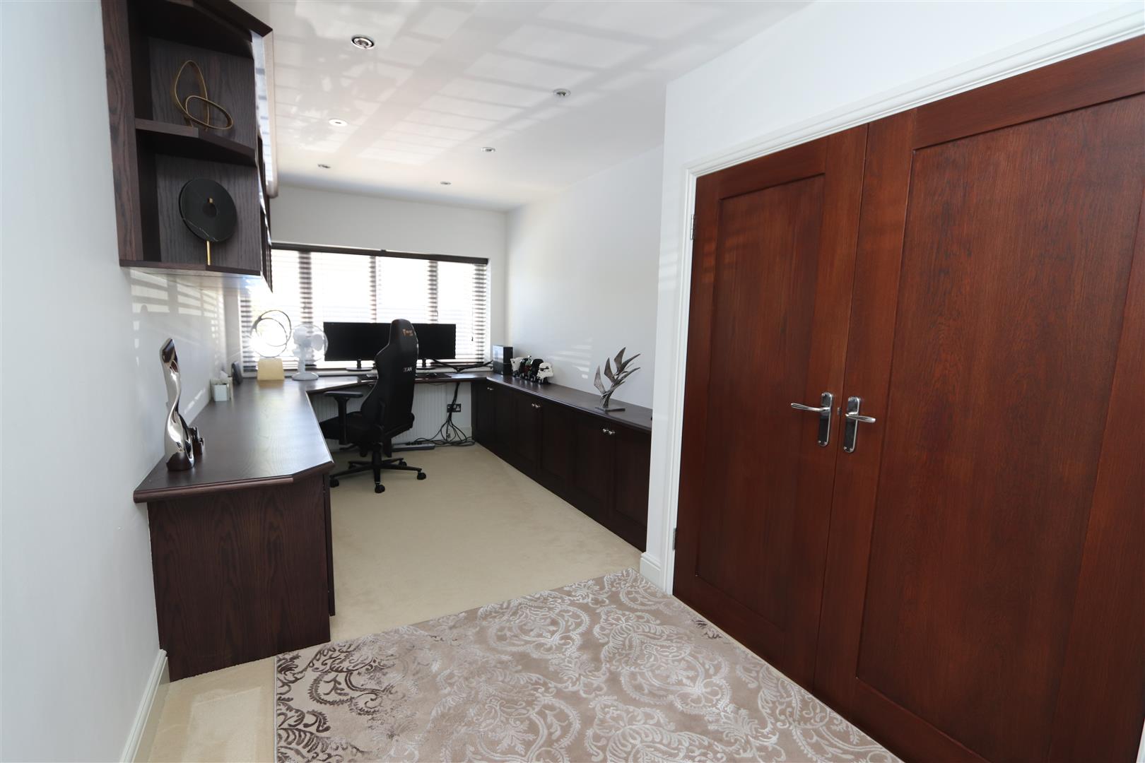 Property For Sale 78a Victors Crescent, Hutton, CM13 4 Bedroom Chalet