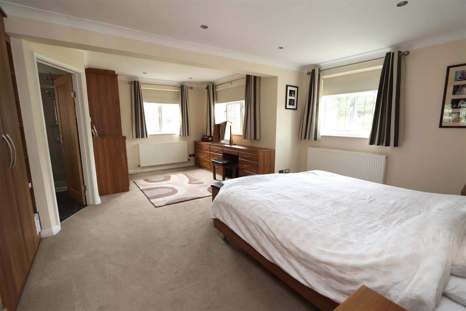 Property For Sale Shenfield Place, Shenfield Place, CM15 5 Bedroom