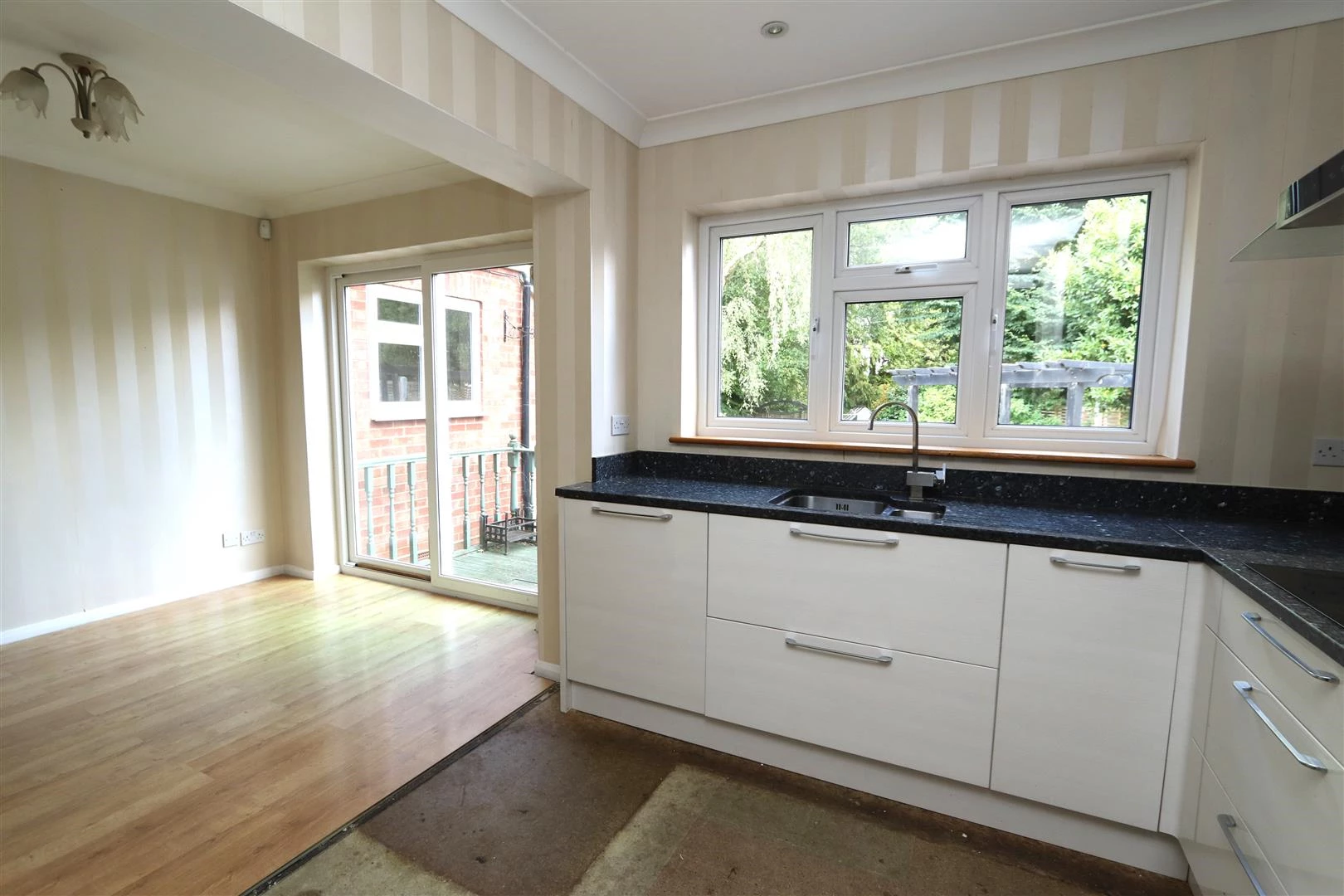KITCHEN/BREAKFAST ROOM