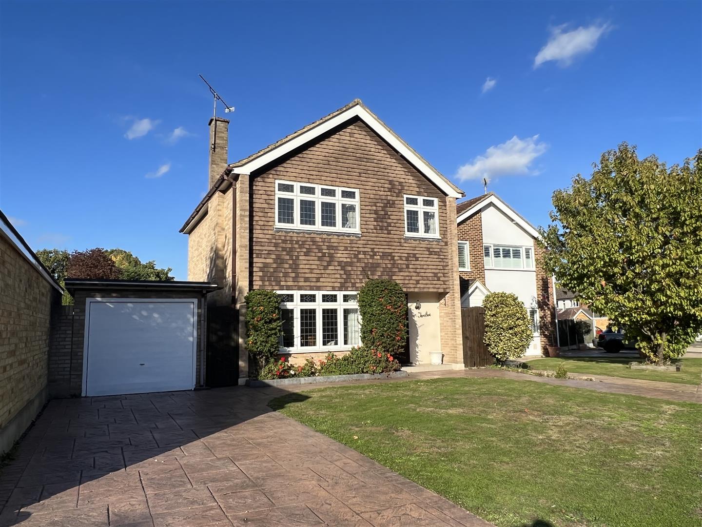 Property For Sale Clifton Way, Hutton, CM13 3 Bedroom Detached