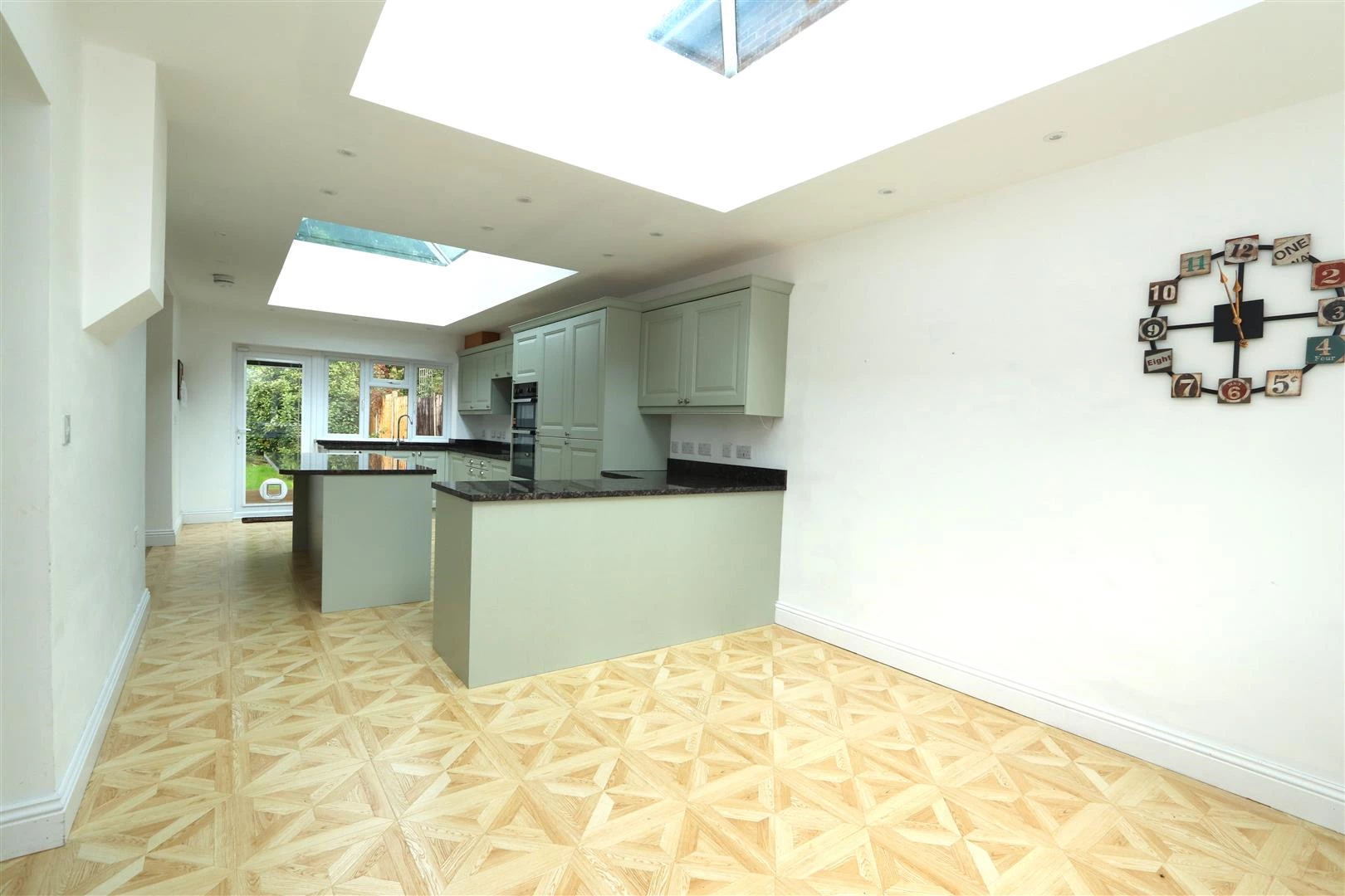 KITCHEN/BREAKFAST ROOM