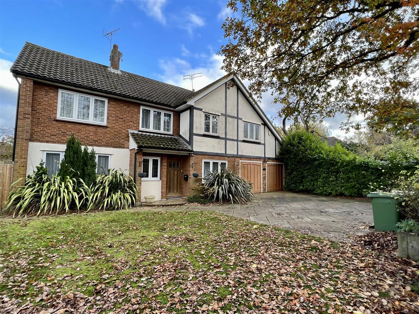 20 Hillwood Grove Hutton Mount Brentwood CM13