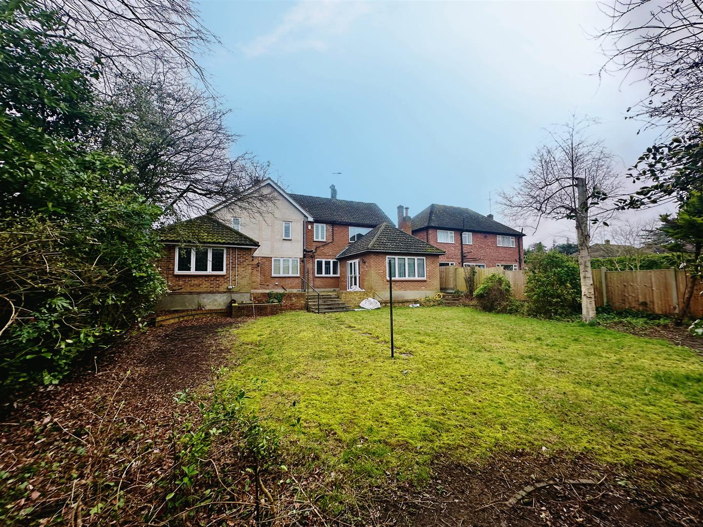 Property For Sale 20 Hillwood Grove, Hutton Mount, CM13 4 Bedroom