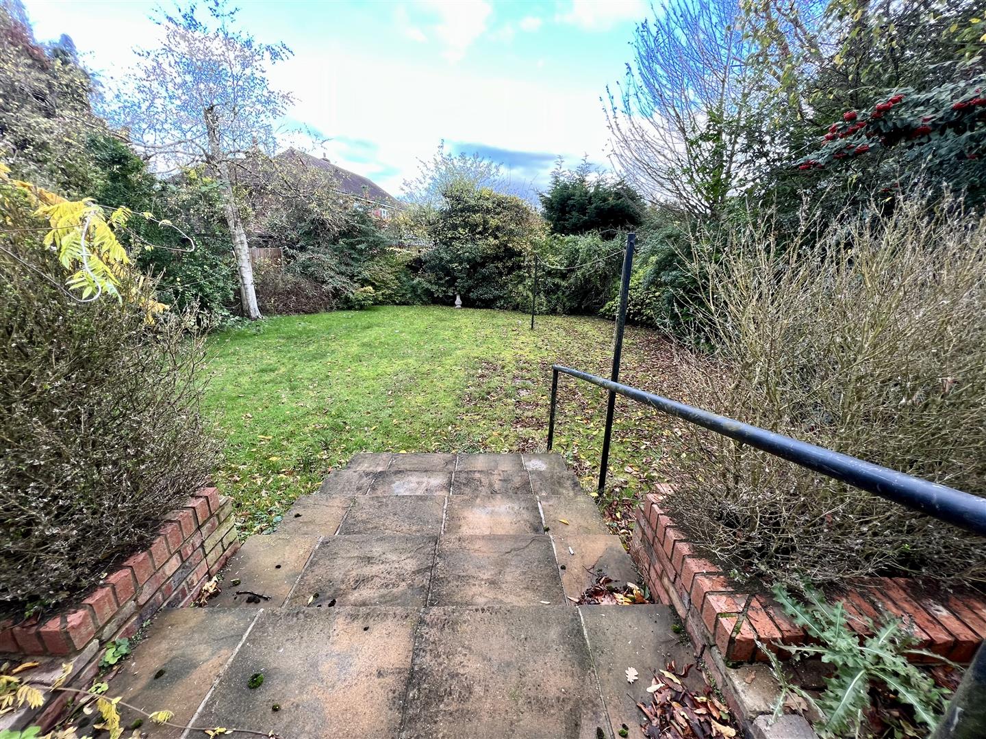 Property For Sale 20 Hillwood Grove, Hutton Mount, CM13 4 Bedroom