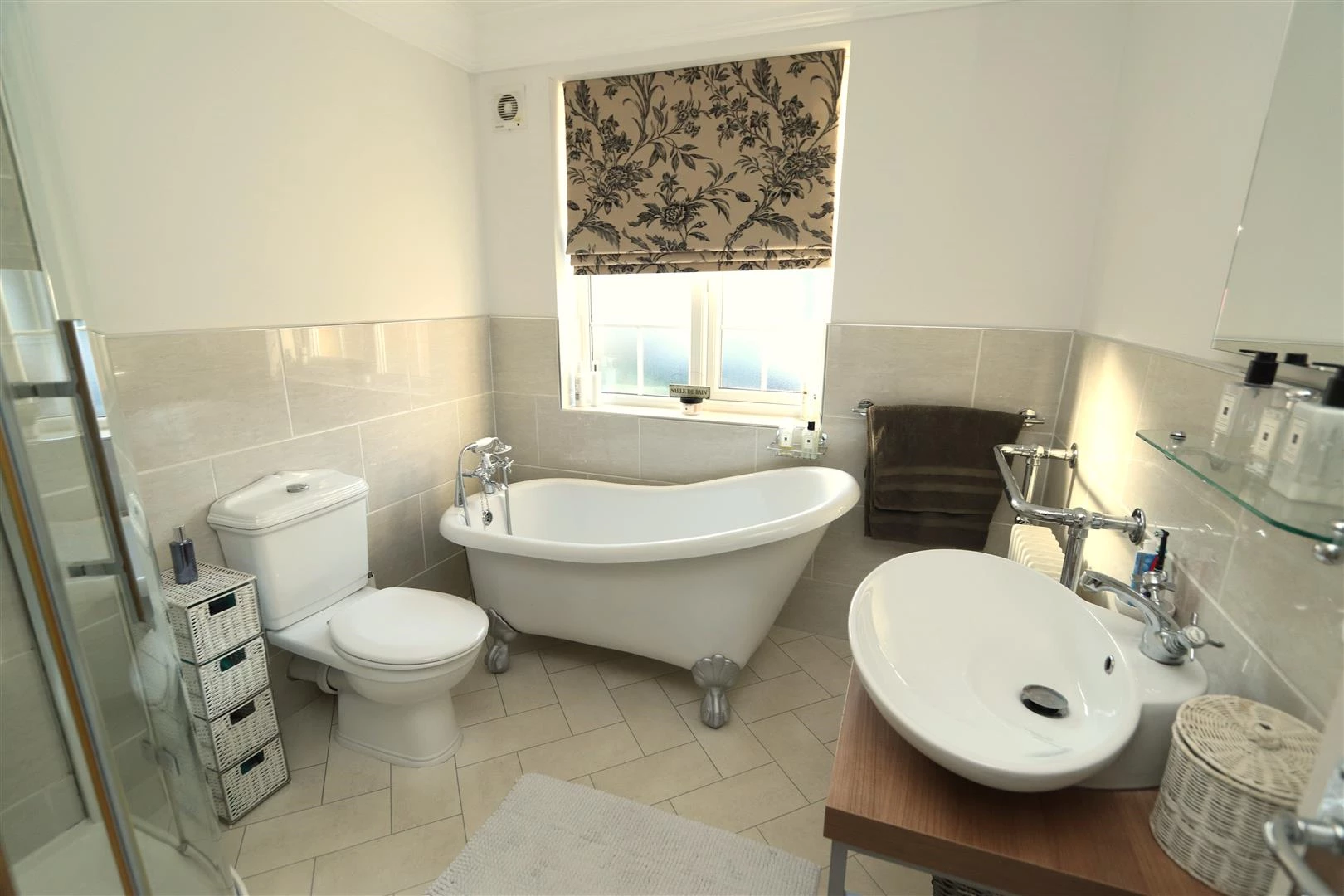 FAMILY BATHROOM