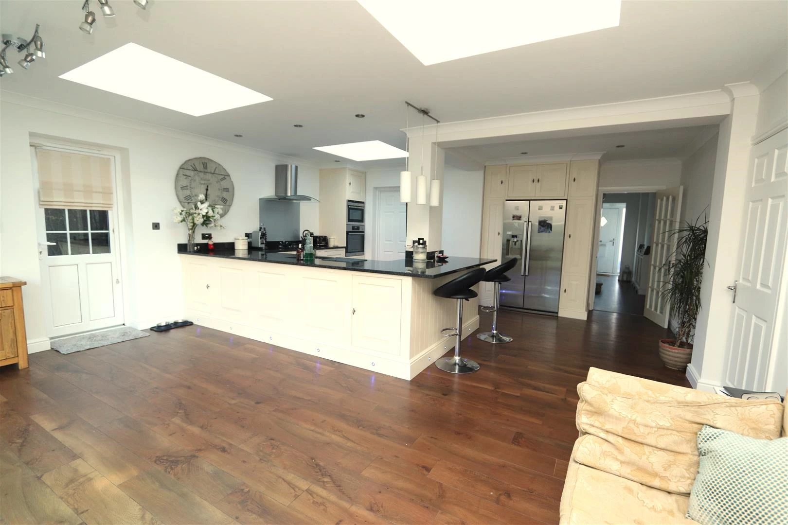 KITCHEN/BREAKFAST ROOM