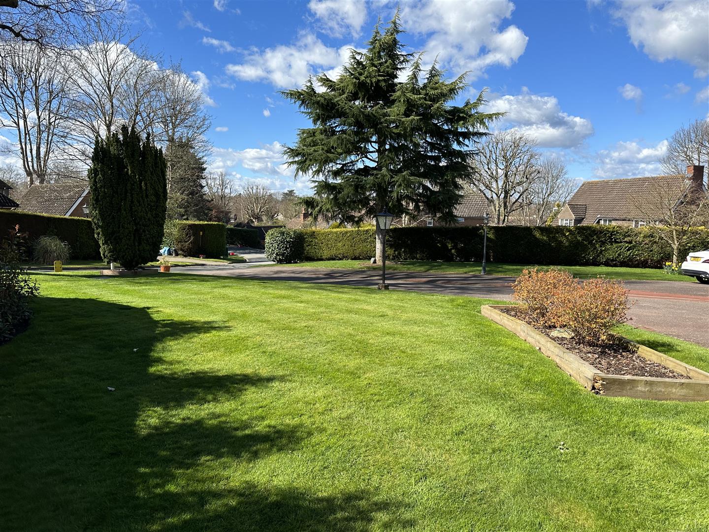 Property For Sale Pinecroft, Hutton Mount, CM13 4 Bedroom Detached