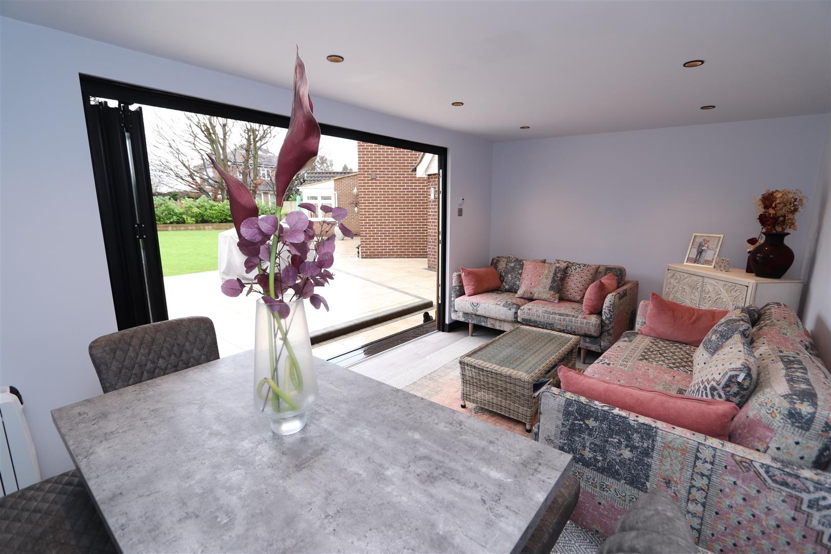 Property For Sale Pinecroft, Hutton Mount, CM13 4 Bedroom Detached