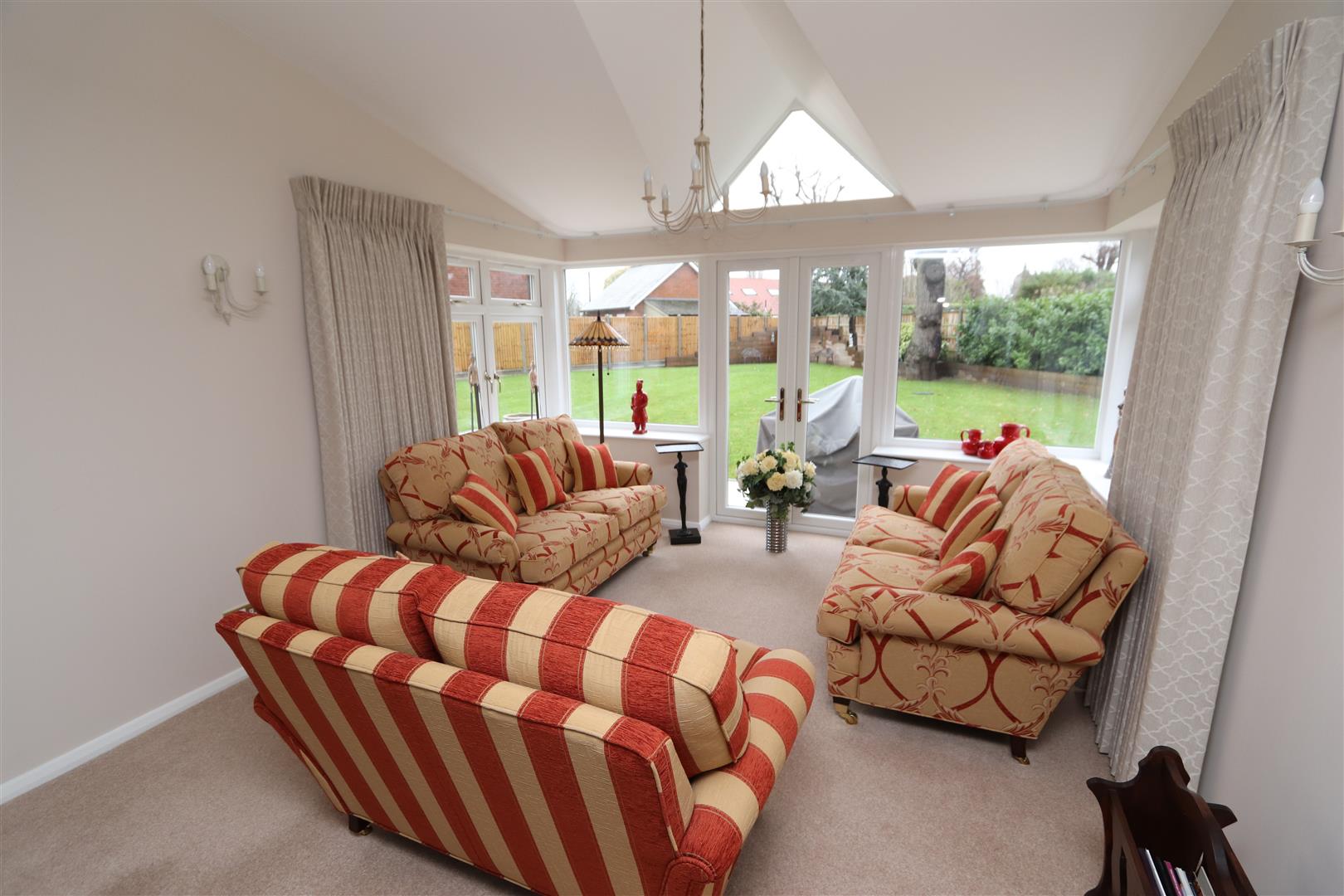 Property For Sale Pinecroft, Hutton Mount, CM13 4 Bedroom Detached