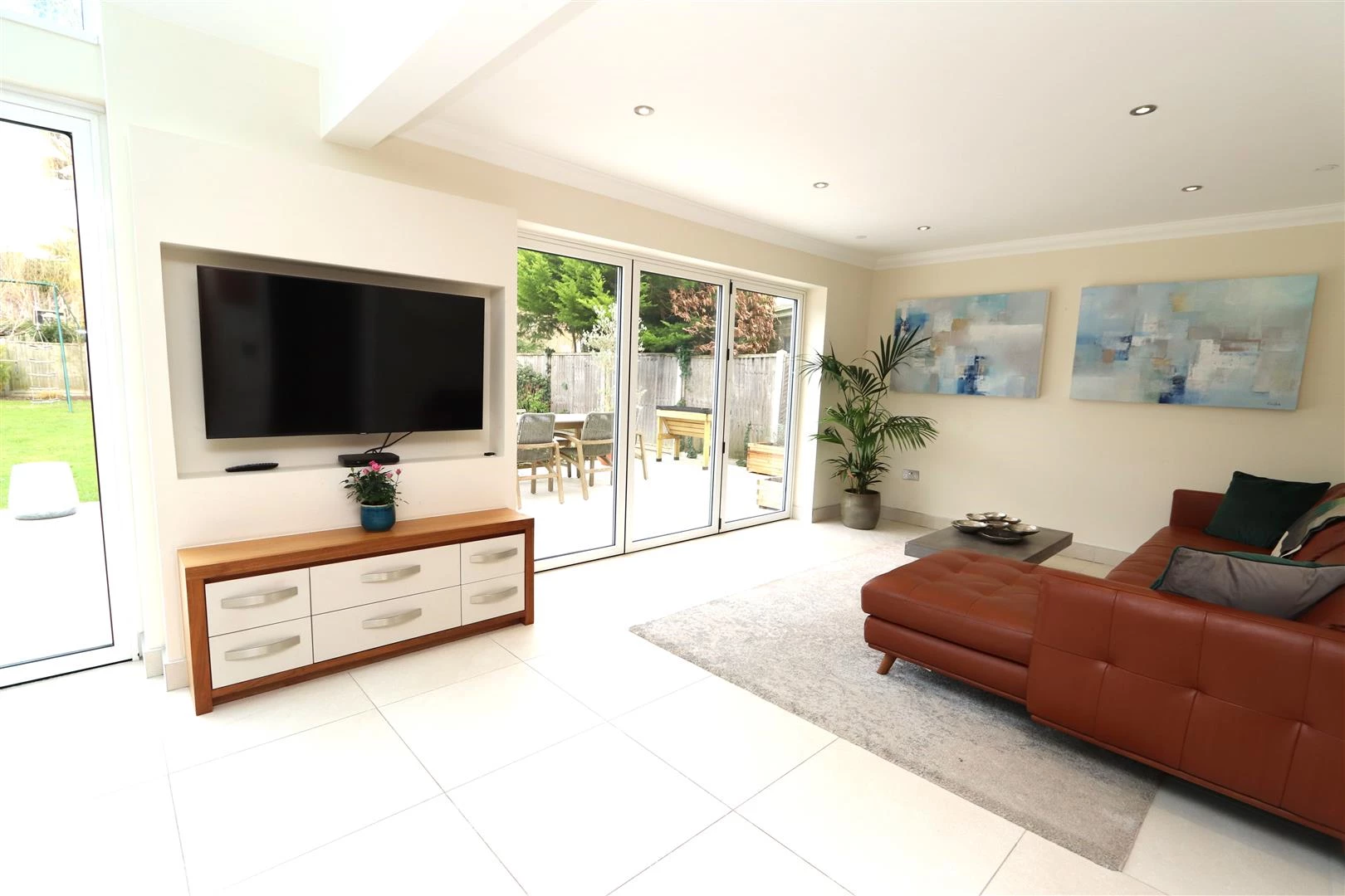 KITCHEN/DINING/FAMILY ROOM