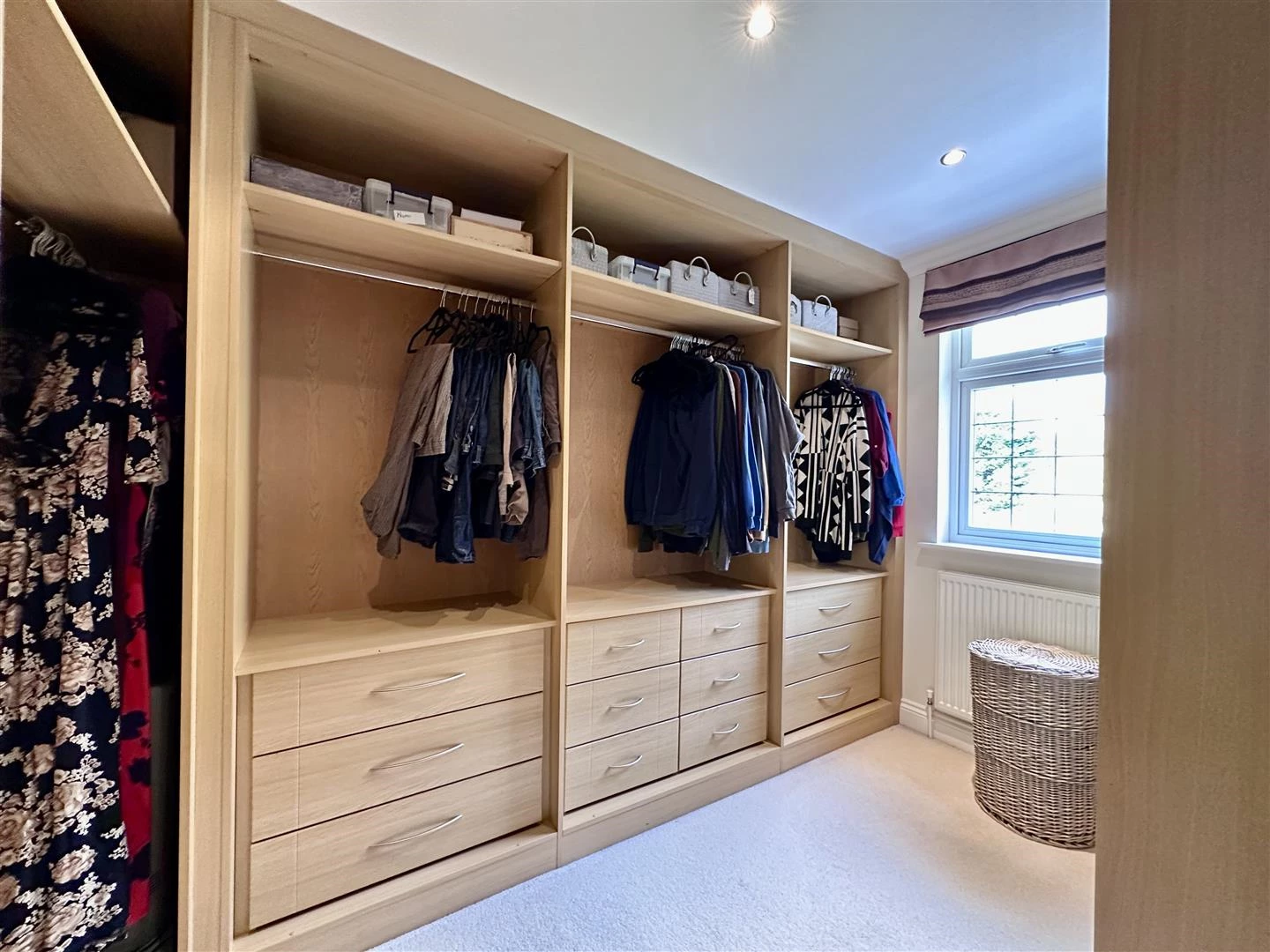 DRESSING ROOM